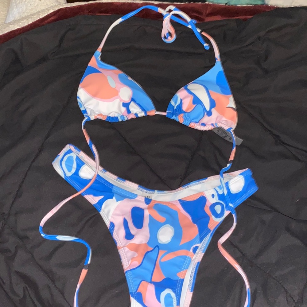 SHEIN size small bikini with padding.